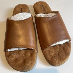 WALKING CRADLES CAM - WOMEN'S FLAT SANDALS Luggage Sz. 10.5M Retail $106